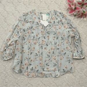 NWT Skies Are Blue - Jacquelin Pin Tuck Detail Floral Rose Blouse Light Grey XXL